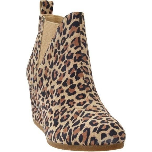 ❌SOLD❌NWT TOMS Kelsey Desert Tan Leopard Print Suede Round Toe Wedge Booties - Picture 2 of 3